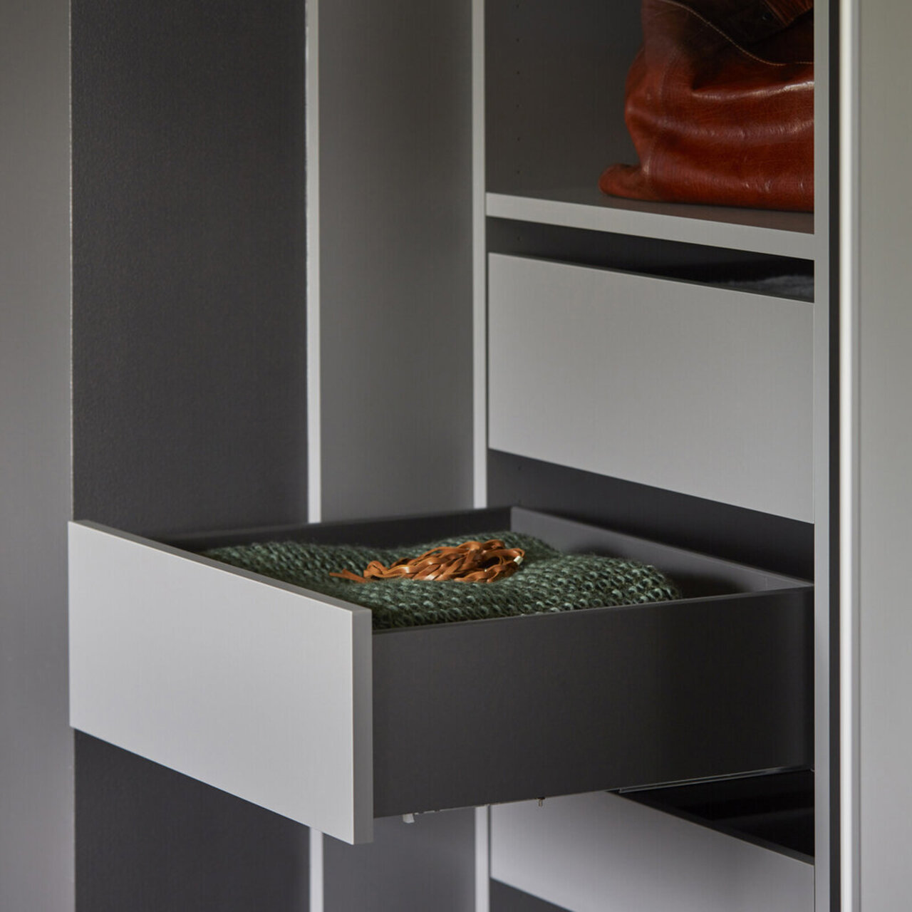 Garderobeskuffe fulluttrekk Garderobeskuffe fulluttrekk