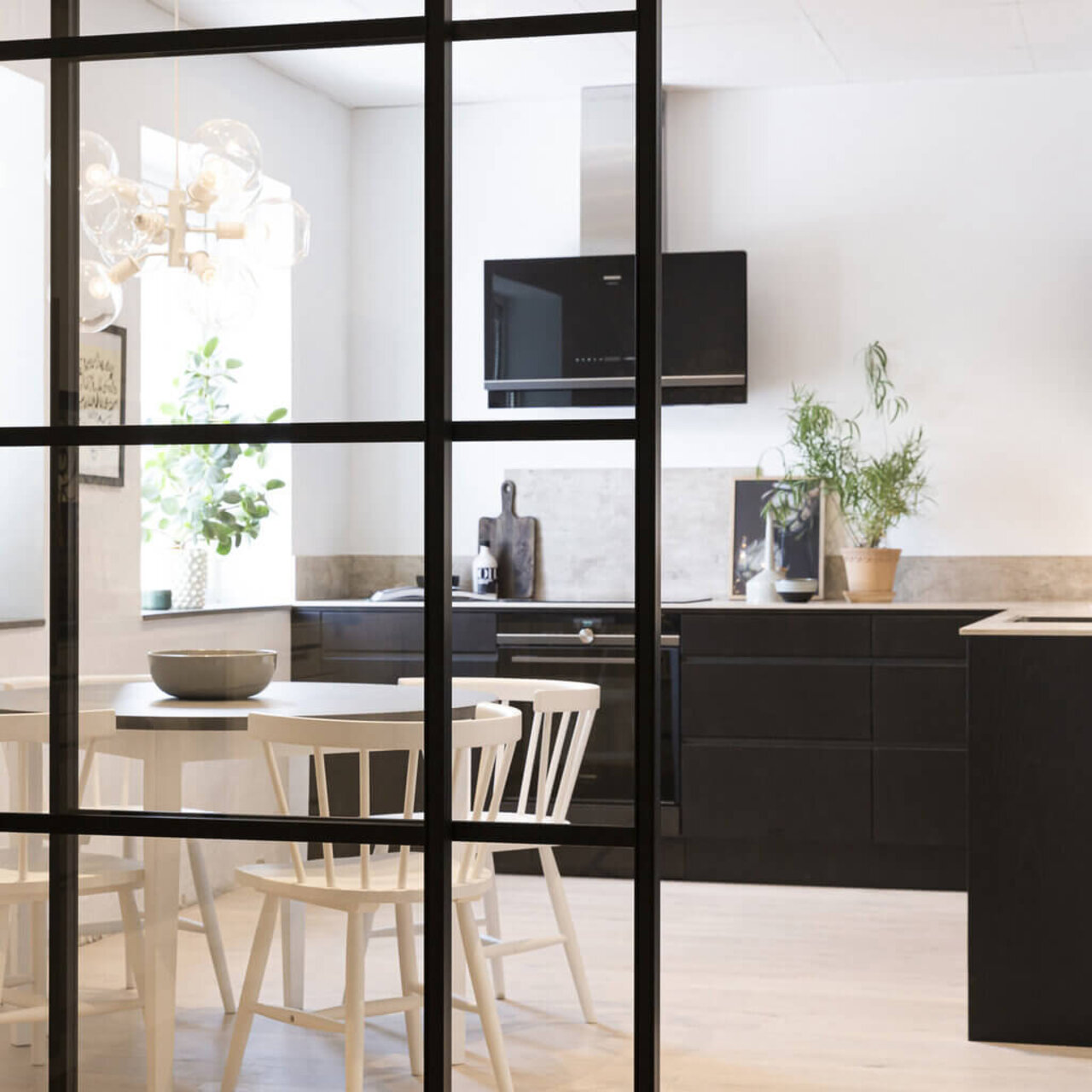 Skyvedør Frontrow svart - romdeler Skyvedør Frontrow svart - romdeler