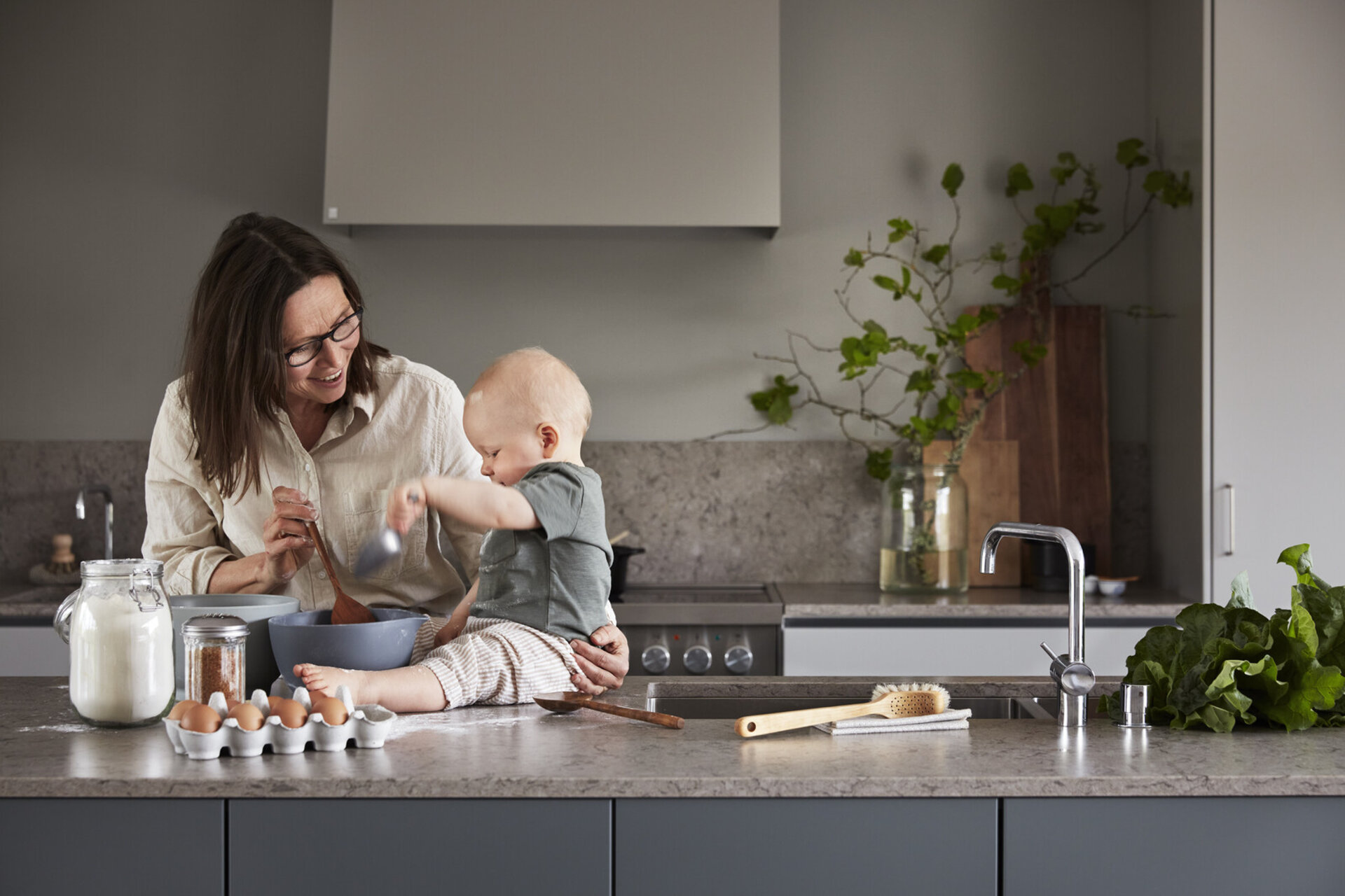 Kjøkkeninspiration Line varmgrå og Bistro grønngrå Kjøkkeninspiration Line varmgrå og Bistro grønngrå