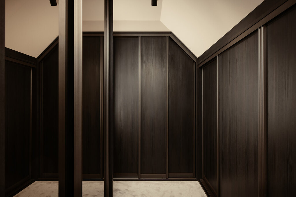 Garderobeinspirasjon Frontrow kaffebrun og røkt eik Garderobeinspirasjon Frontrow kaffebrun og røkt eik