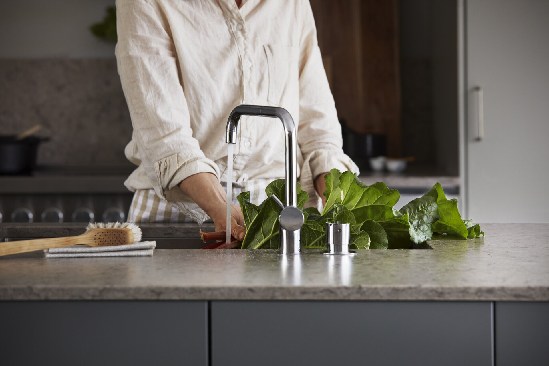 Kjøkkeninspiration Line varmgrå og Bistro grønngrå Kjøkkeninspiration Line varmgrå og Bistro grønngrå